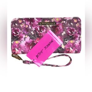 NWT $68 Betsey Johnson Wristlet Wallet In Pink Floral